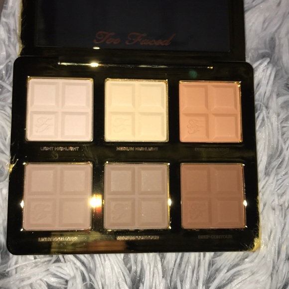 Too faced cocoa contour and highlighting palette - Picture 3 of 9